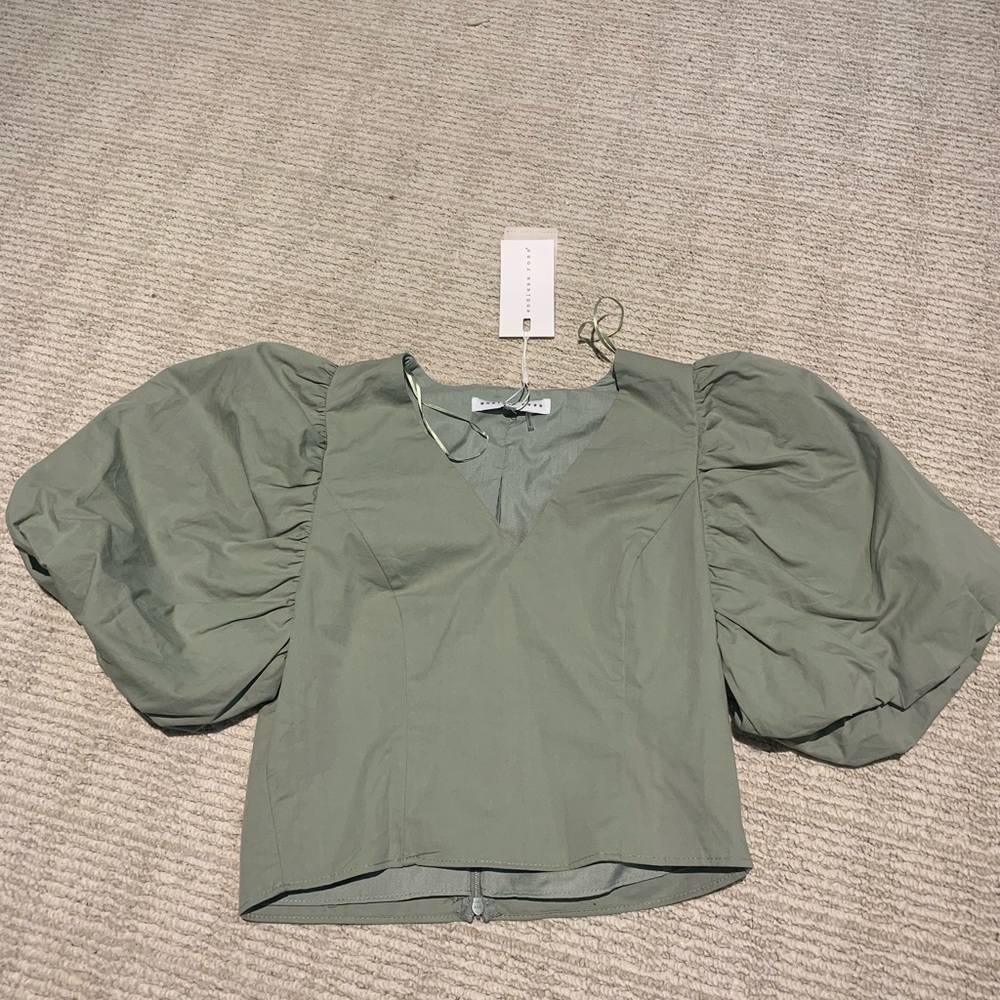 green exaggerated sleeve crop top- small